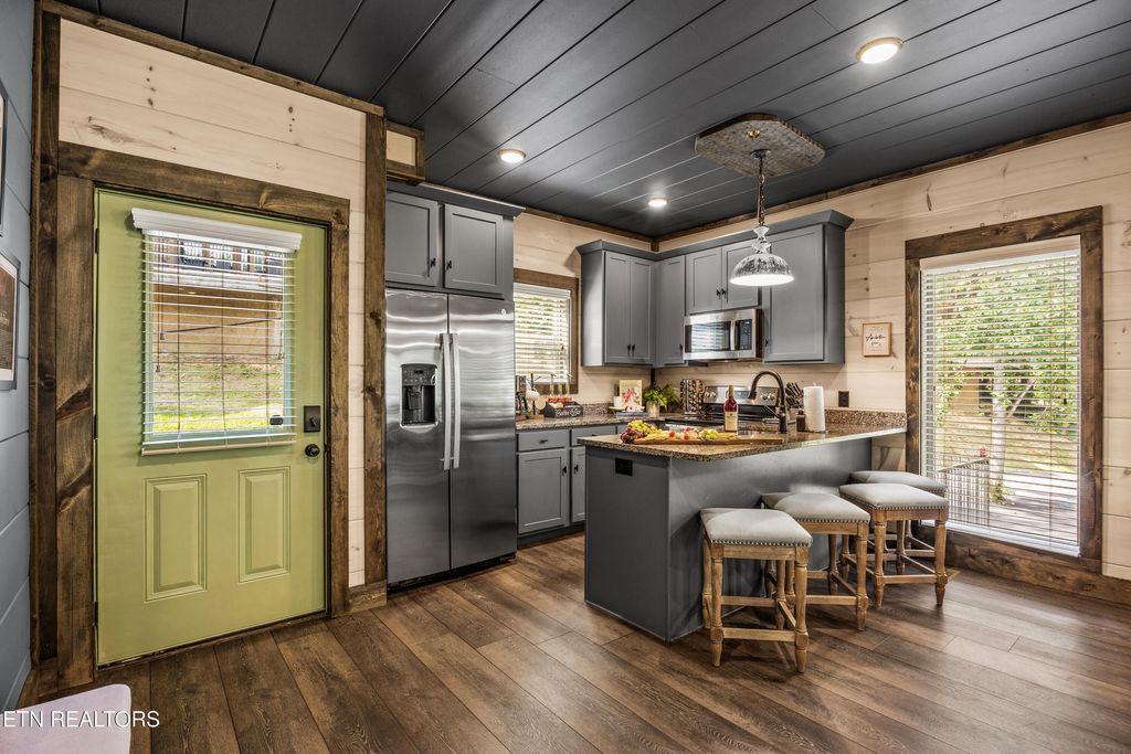 Photo of 2013 Myrtle Way Way, Pigeon Forge, TN 37863 (MLS # 1321037)