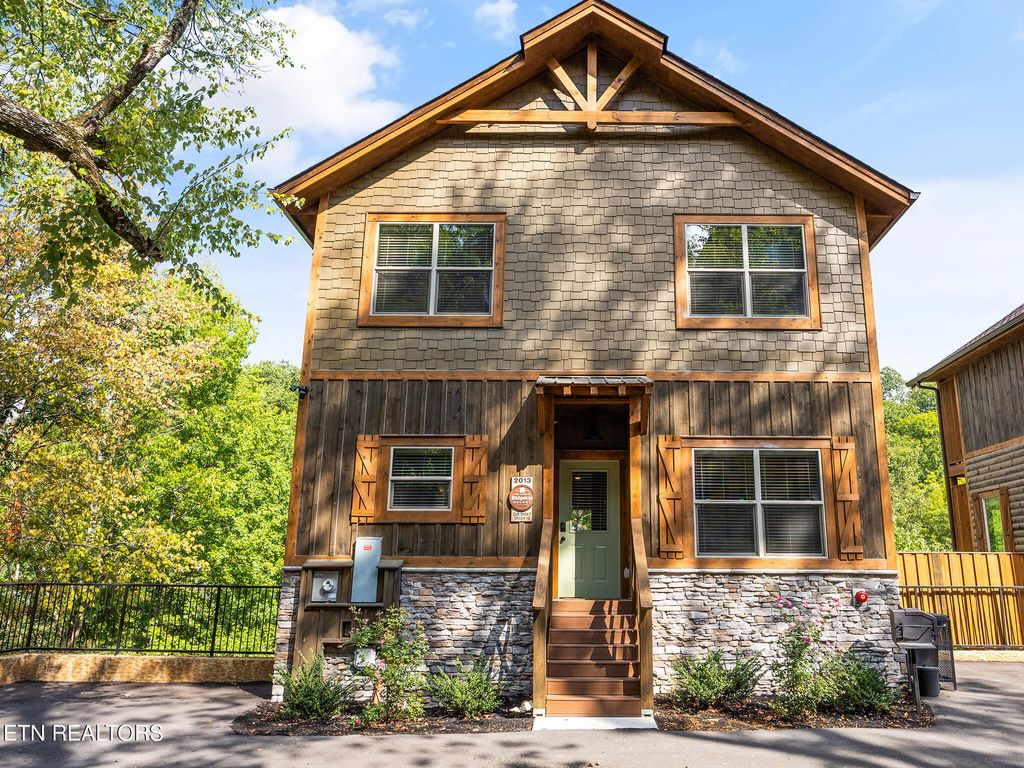 Photo of 2013 Myrtle Way Way, Pigeon Forge, TN 37863 (MLS # 1321037)