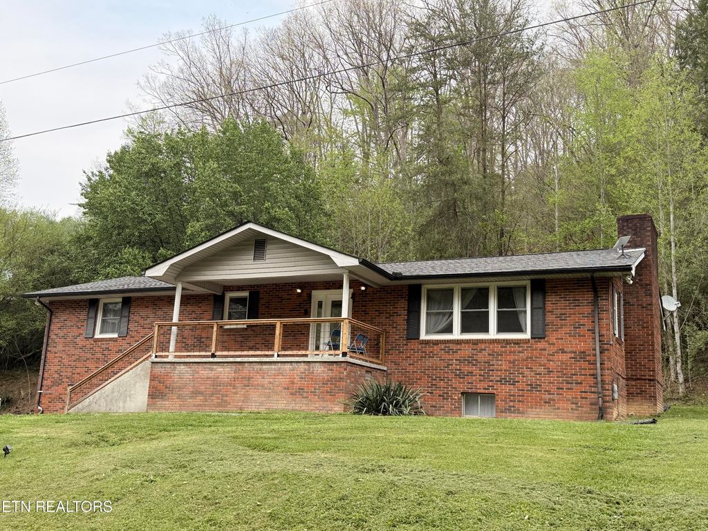 Photo of 739 Rock Creek Ln Ln, LaFollette, TN 37766 (MLS # 1292258)