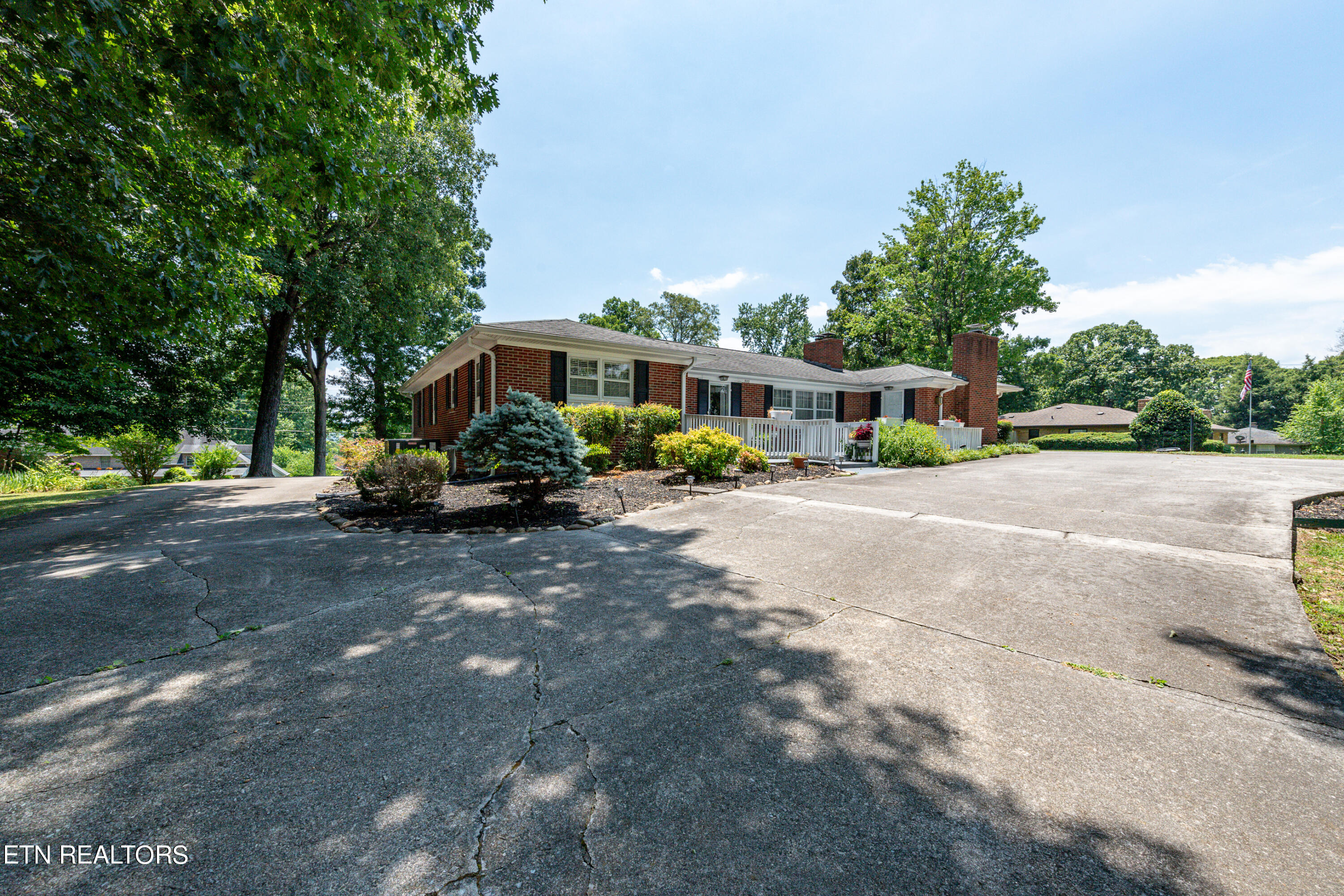 553 W Hunt Rd