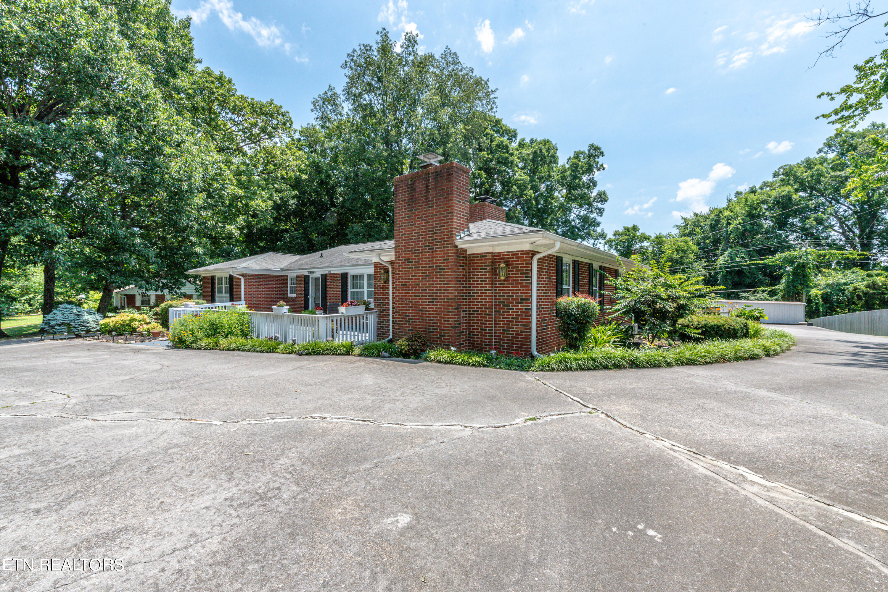553 W Hunt Rd