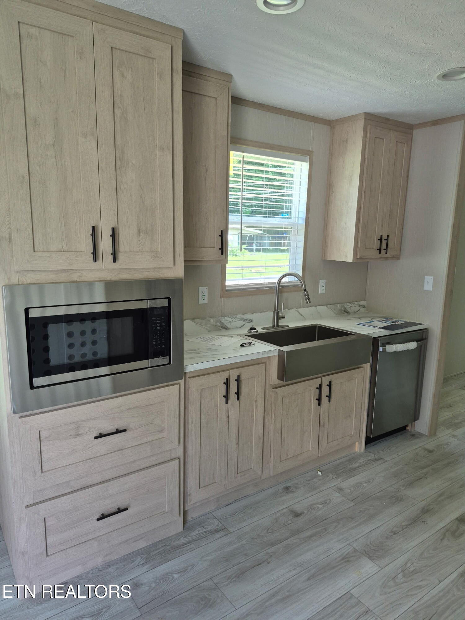 27 N Niota Rd