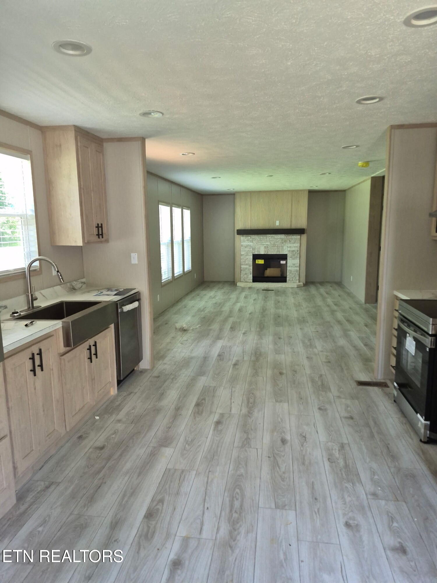 27 N Niota Rd