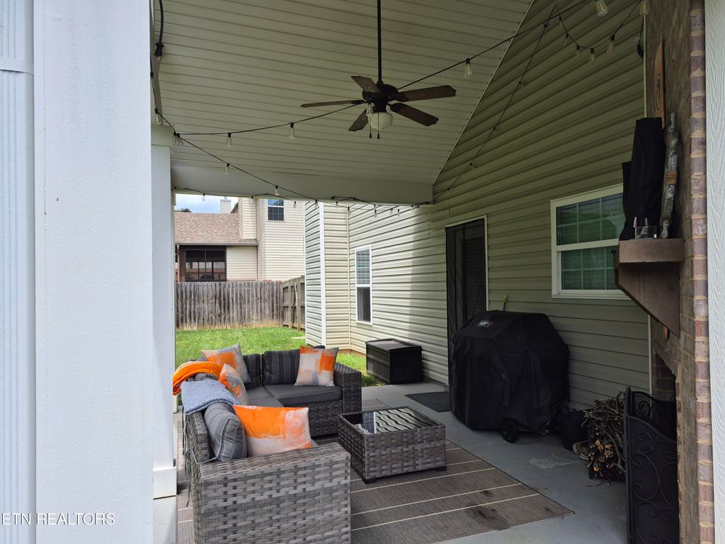 Photo of 1003 W Glenview Drive, Lenoir City, TN 37771 (MLS # 1344717)