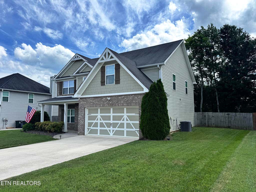 Photo of 1003 W Glenview Drive, Lenoir City, TN 37771 (MLS # 1344717)
