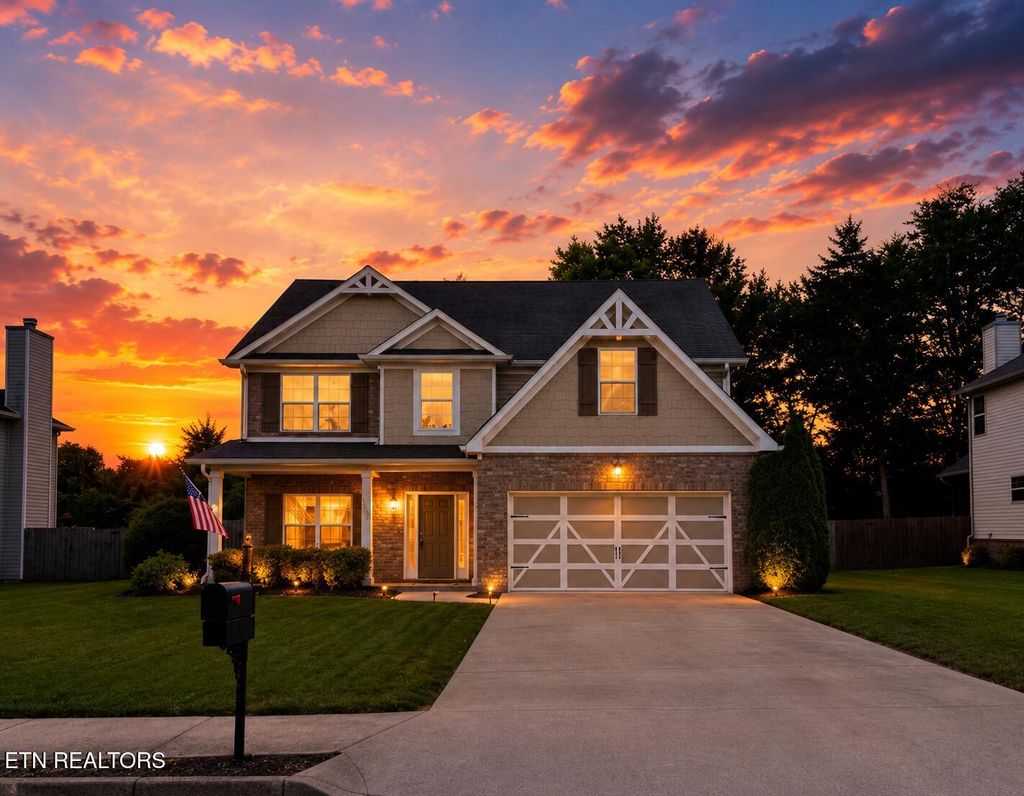 Photo of 1003 W Glenview Drive, Lenoir City, TN 37771 (MLS # 1344717)