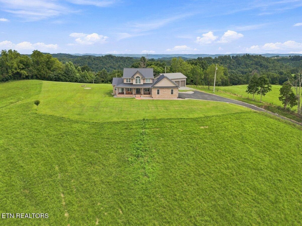 Photo of 317 Oak Grove Rd, Harrogate, TN 37752 (MLS # 1351396)