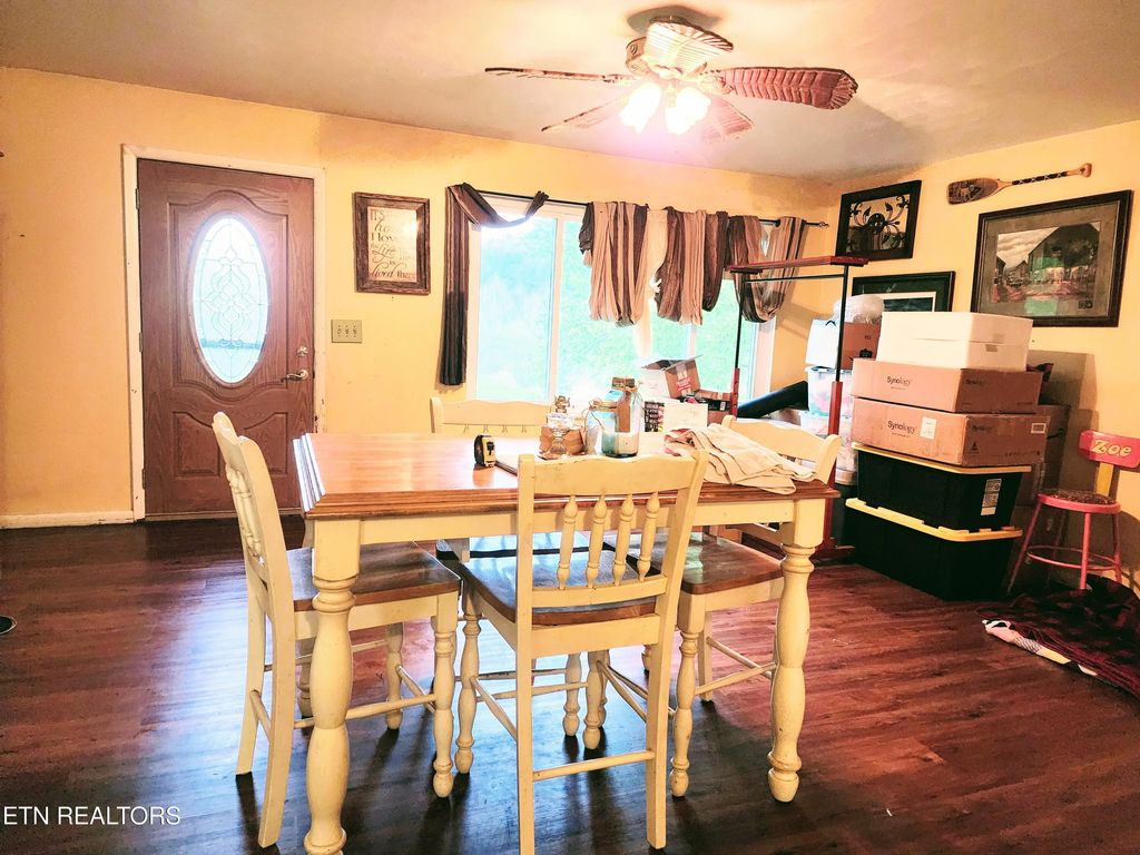 Photo of 305 Meadowview Drive, Harriman, TN 37748 (MLS # 1297010)