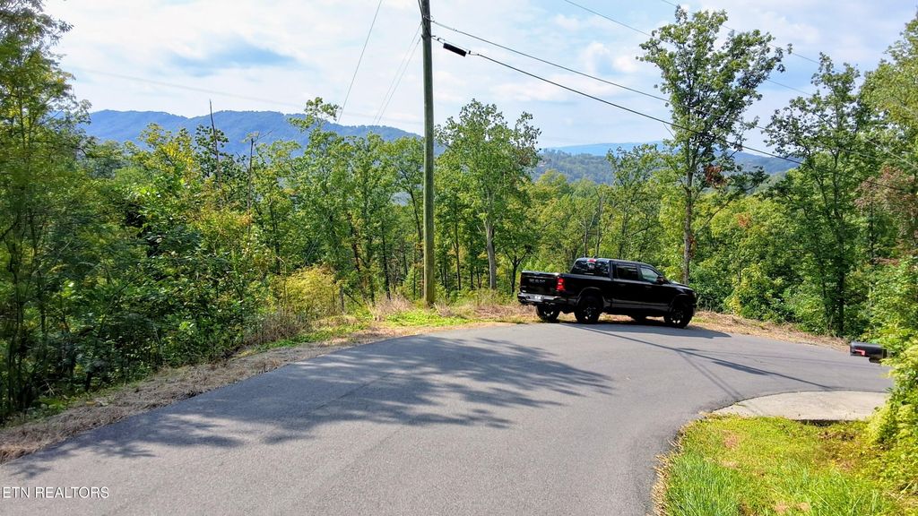 Photo of 71 E KIngs Ridge Rd, Gatlinburg, TN 37738 (MLS # 1316824)
