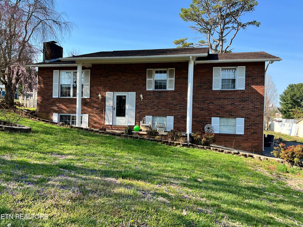 Photo of 227 Howard Drive, Seymour, TN 37865 (MLS # 1295002)