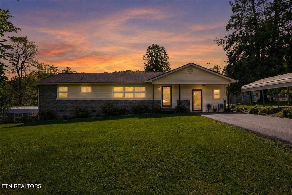 Photo of 212 Sunset Drive, LaFollette, TN 37766 (MLS # 1338890)