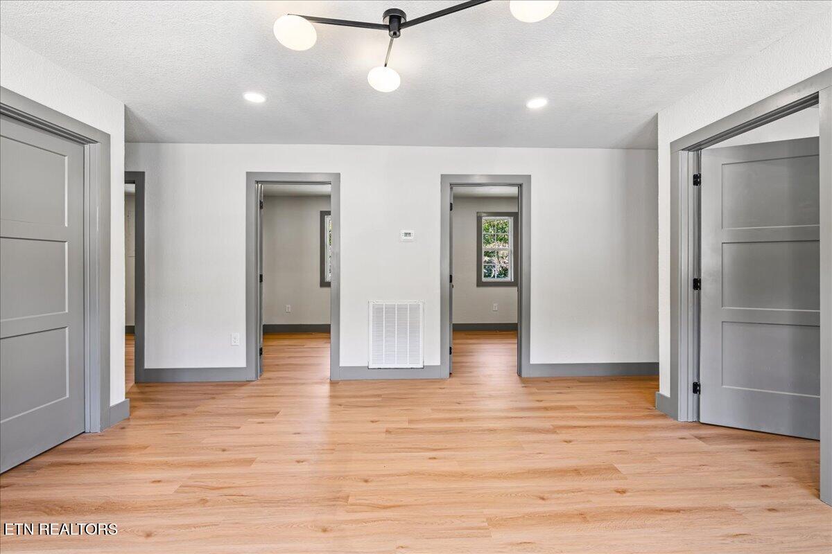 1320 Jacksboro Pike 1
