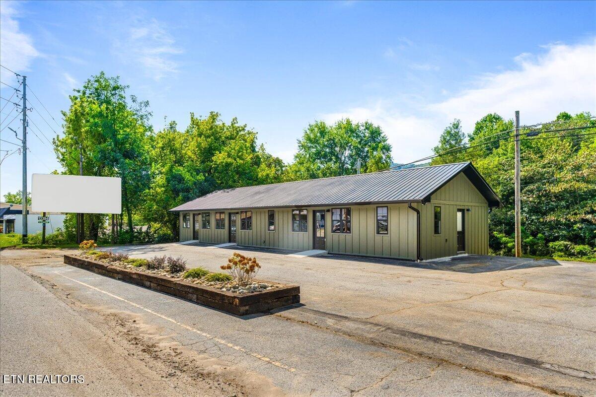 1320 Jacksboro Pike 1