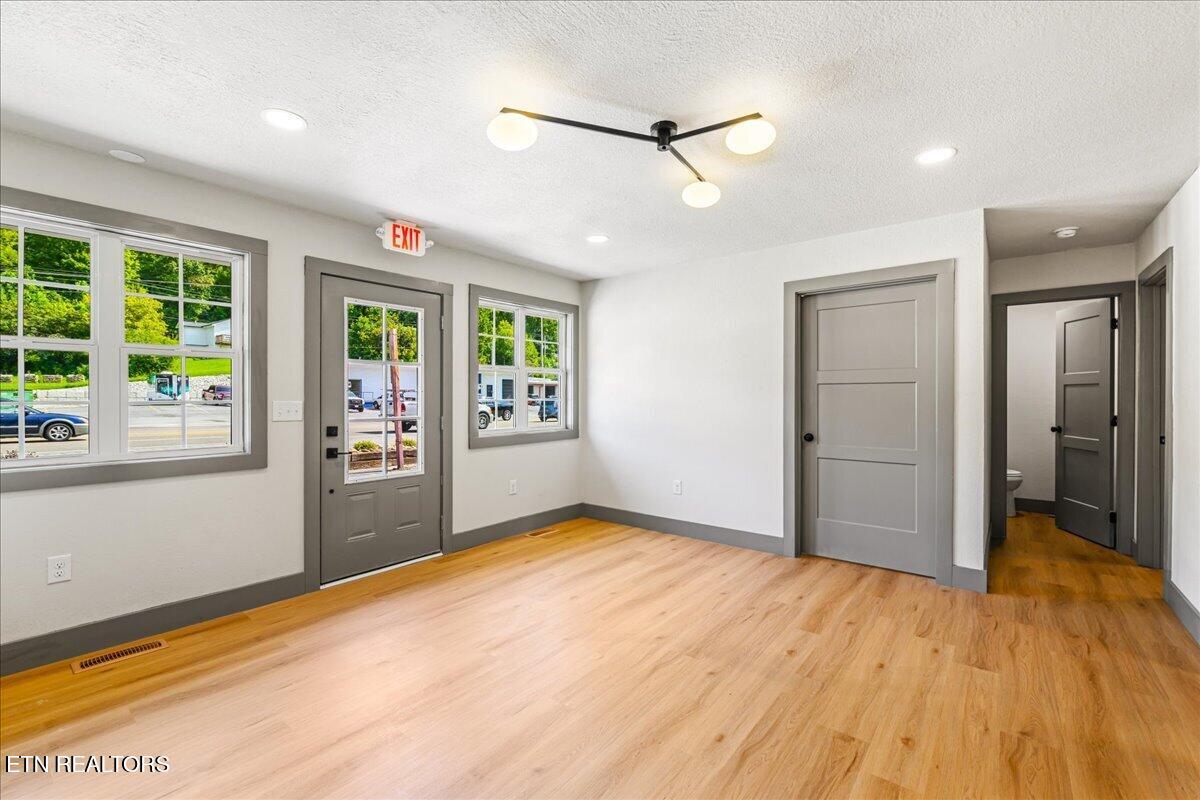 1320 Jacksboro Pike 1