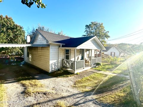 Photo of 508 E Hemlock St, LaFollette, TN 37766 (MLS # 1319555)