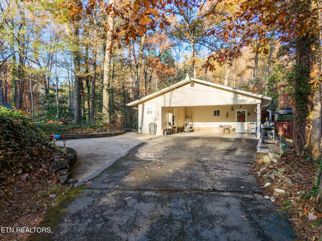 Photo of 404 Pritchard Drive, Gatlinburg, TN 37738 (MLS # 1321097)