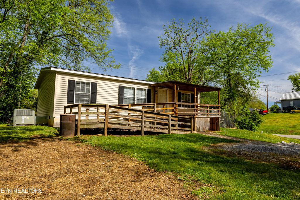 Photo of 1002 Doll Ave, Maryville, TN 37801 (MLS # 1336387)