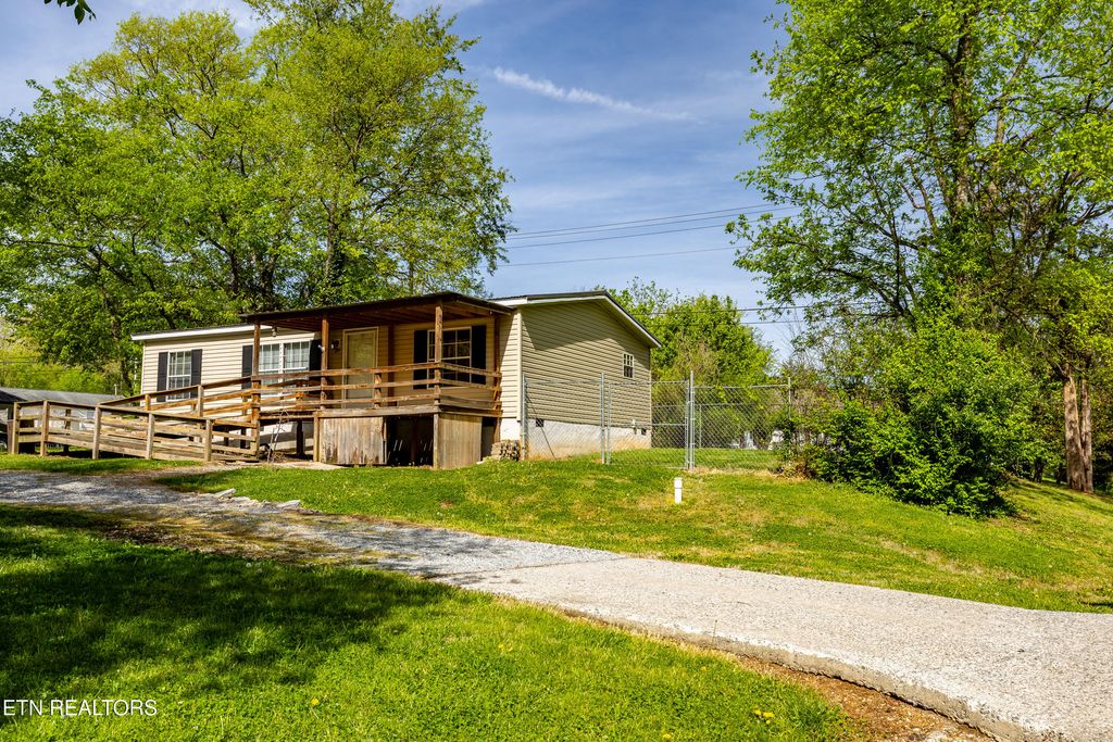 Photo of 1002 Doll Ave, Maryville, TN 37801 (MLS # 1336387)