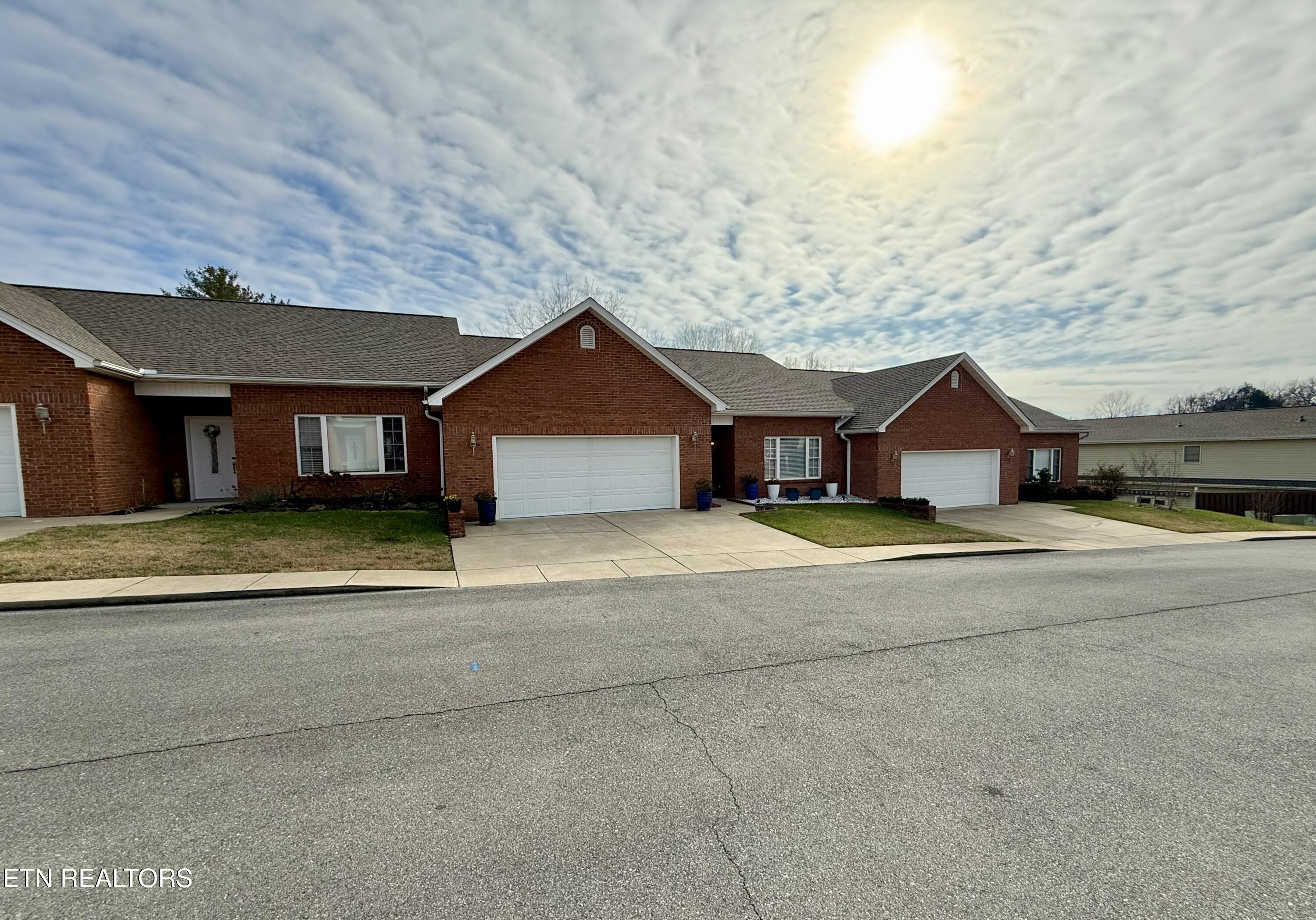 114 Southridge Dr