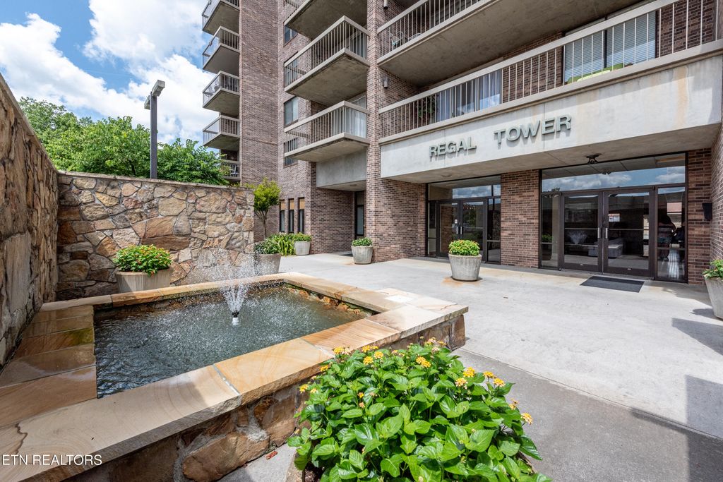 Photo of 411 Regal Tower #411, Maryville, TN 37804 (MLS # 1321550)