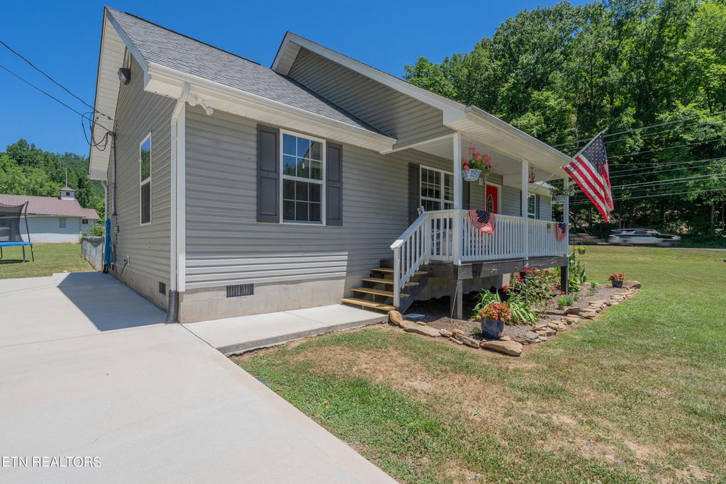 Photo of 106 Corbin Hill Rd, Oliver Springs, TN 37840 (MLS # 1268641)