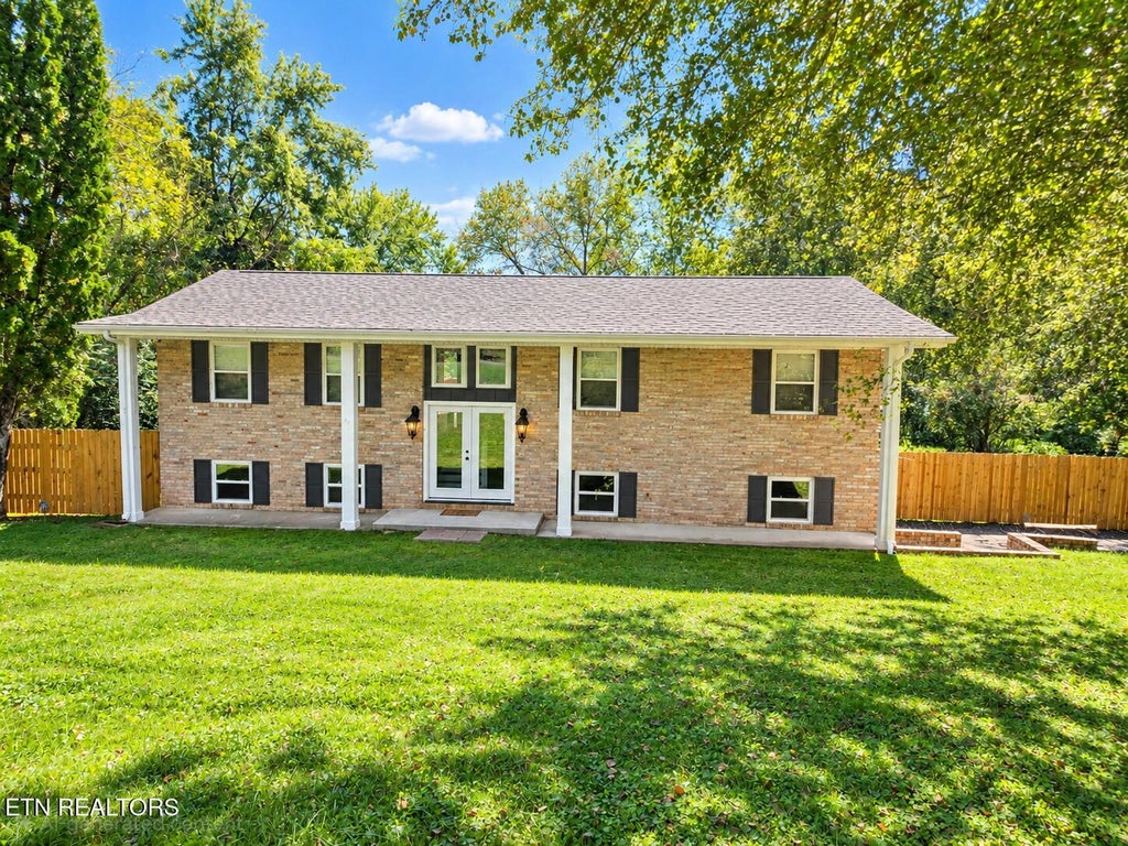Photo of 1221 Laurel Rd, Clinton, TN 37716 (MLS # 1358564)