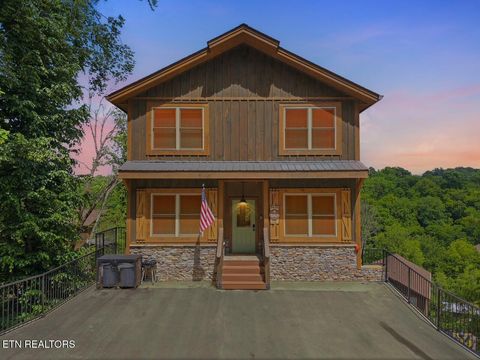 Photo of 3032 Ridgetop Resort Way, Pigeon Forge, TN 37863 (MLS # 1342918)