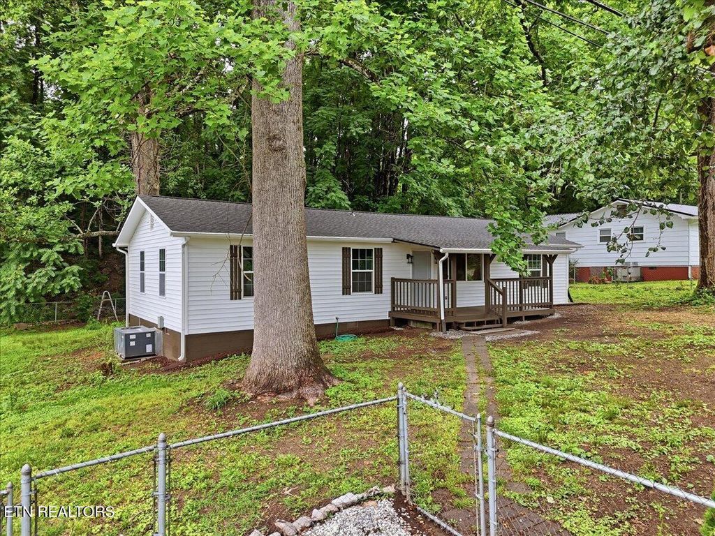 Photo of 772 Clymersville Rd, Rockwood, TN 37854 (MLS # 1341831)