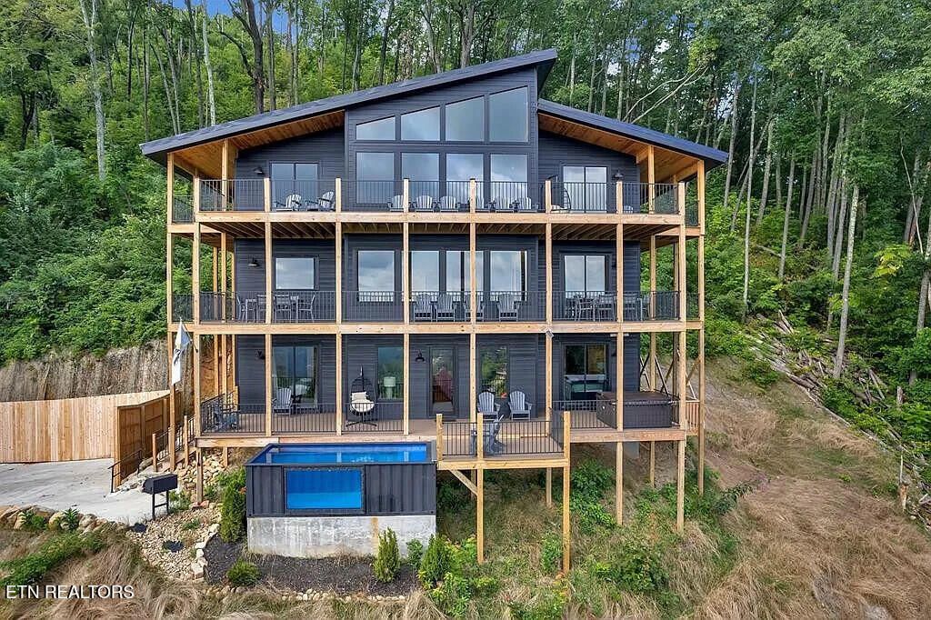 Photo of 793 Chestnut Drive, Gatlinburg, TN 37738 (MLS # 1328305)