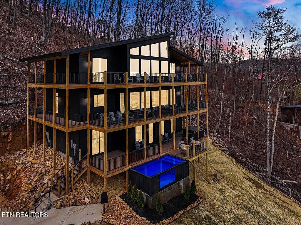 Photo of 793 Chestnut Drive, Gatlinburg, TN 37738 (MLS # 1328305)