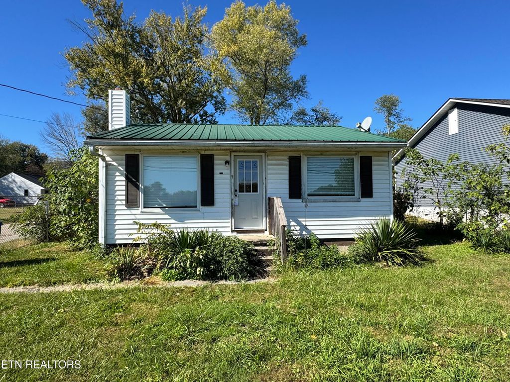Photo of 721 N Chamberlain Ave, Rockwood, TN 37854 (MLS # 1320211)