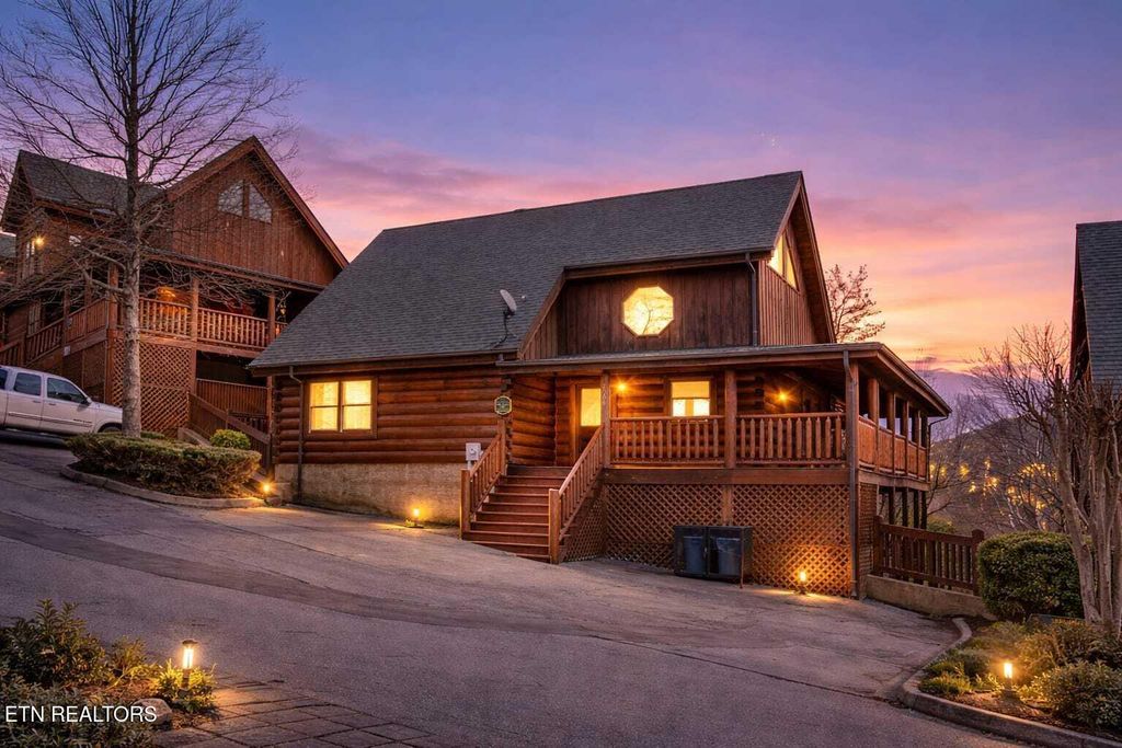 Photo of 2006 Cougar Crossing Way, Sevierville, TN 37876 (MLS # 1332510)