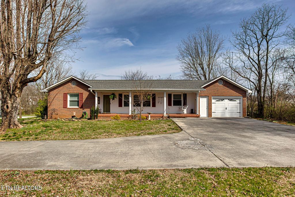Photo of 350 E Walnut St, Madisonville, TN 37354 (MLS # 1293434)
