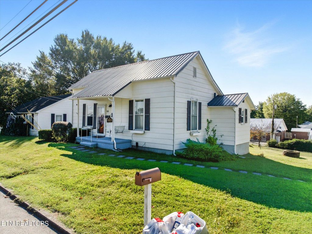 Photo of 703 Monroe St, Sweetwater, TN 37874 (MLS # 1317405)