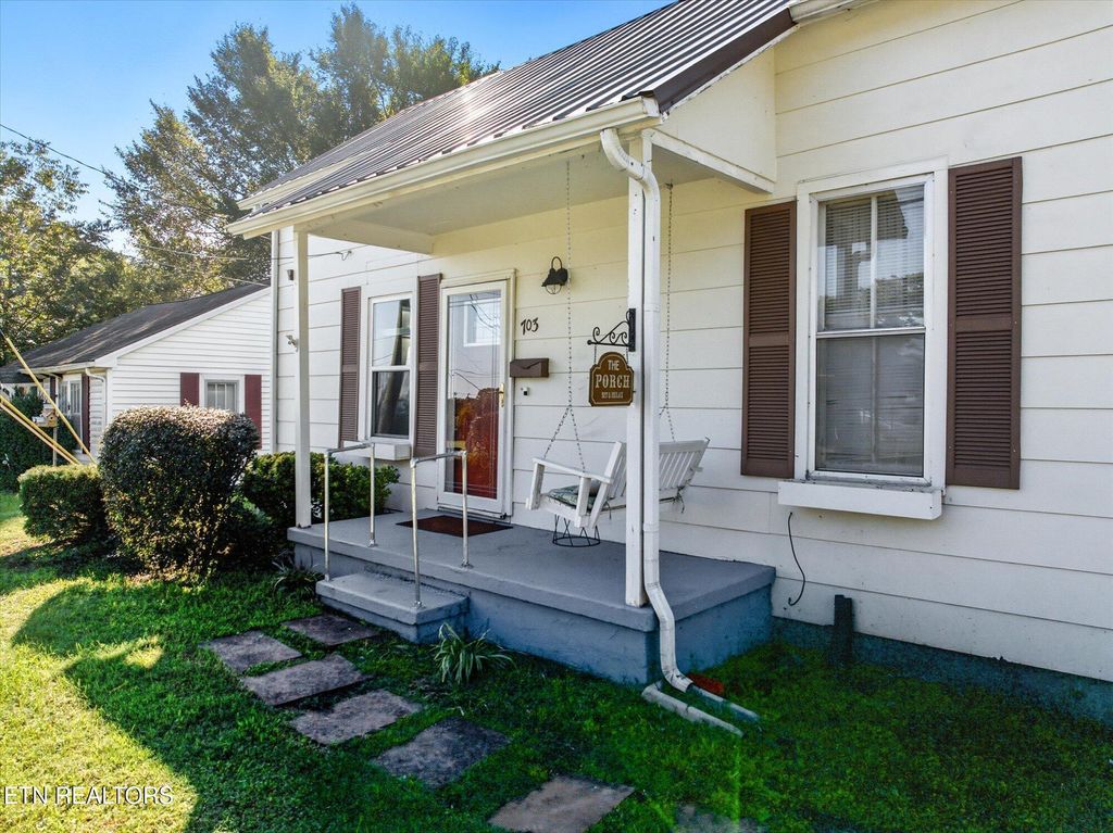 Photo of 703 Monroe St, Sweetwater, TN 37874 (MLS # 1317405)