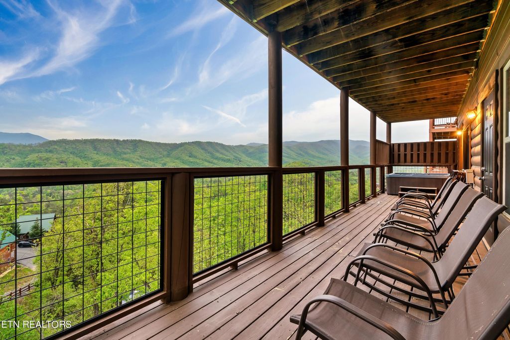 Photo of 4105 Sherwood Heights Way, Pigeon Forge, TN 37863 (MLS # 1261451)