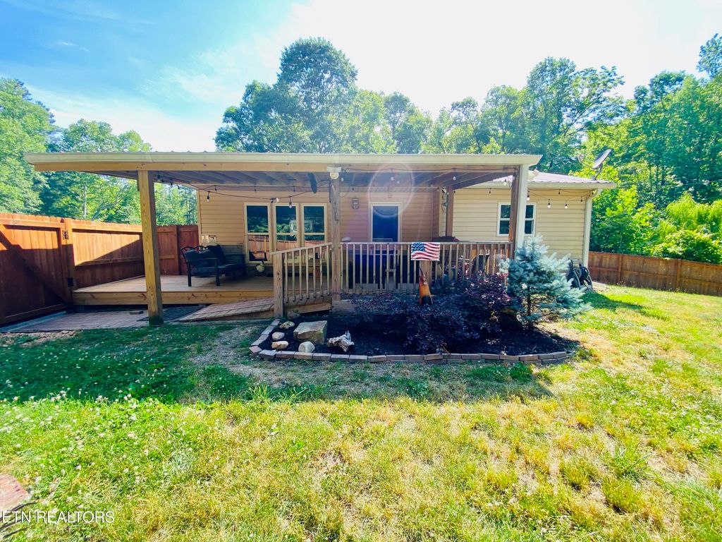 Photo of 207 Blackburn Lane, Lenoir City, TN 37771 (MLS # 1341873)