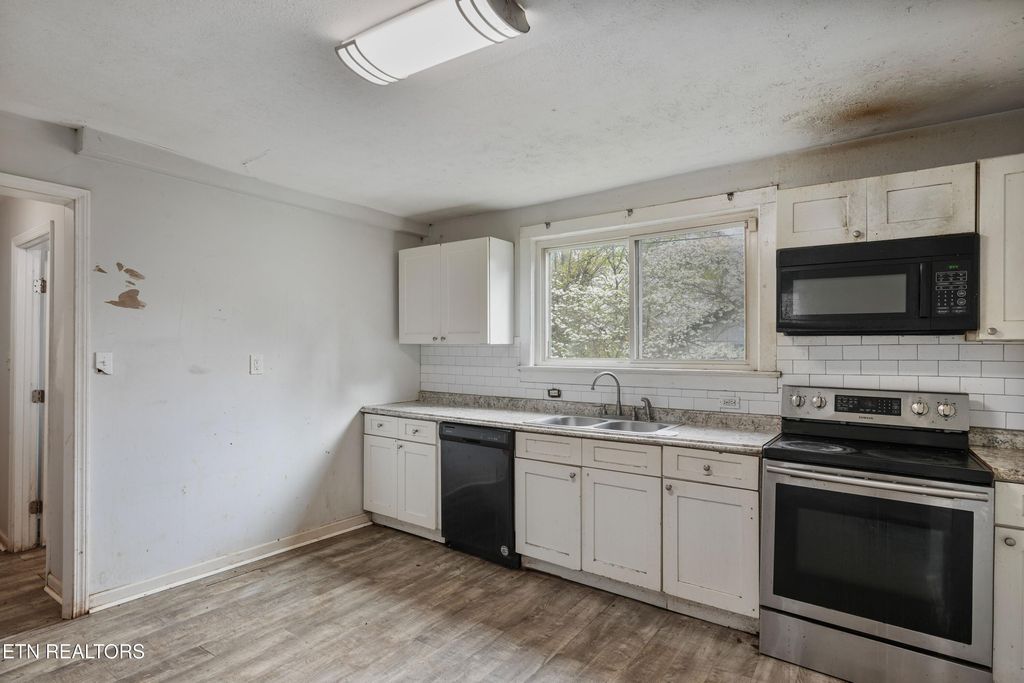 Photo of 1243 Iredell Ave, Knoxville, TN 37921 (MLS # 1335200)