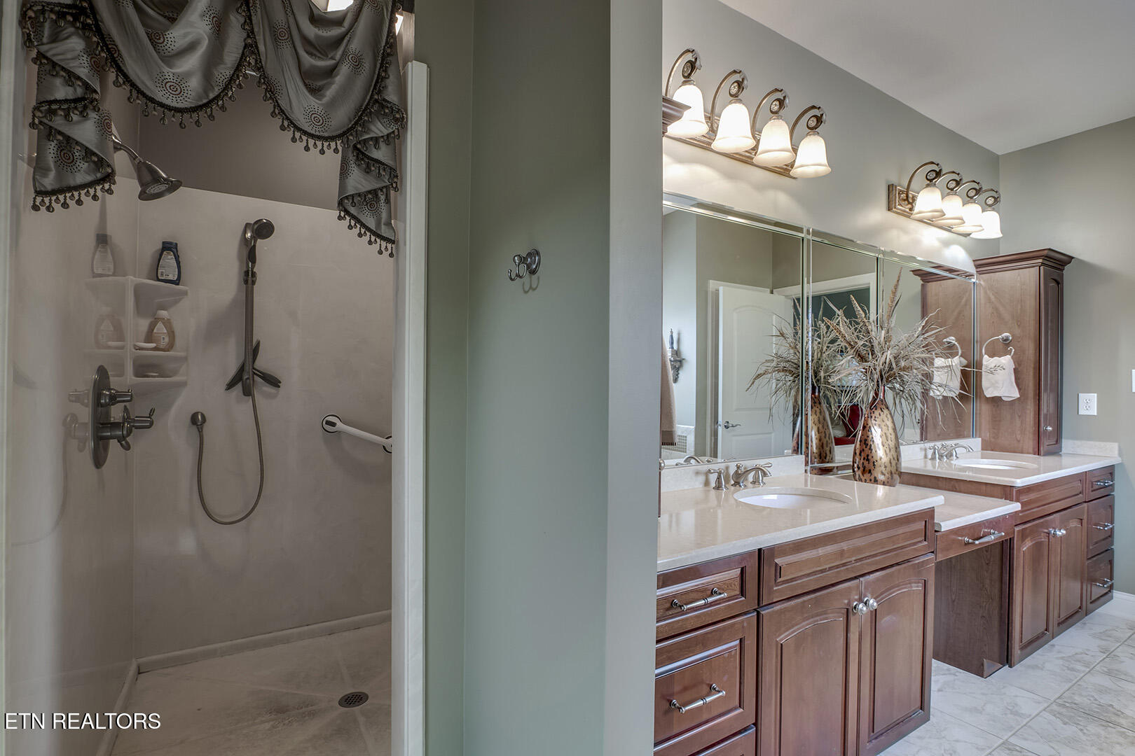 Loudon, Tennessee 37774, United States, 3 Bedrooms Bedrooms, ,3 BathroomsBathrooms,Residential,Coming Soon,198022