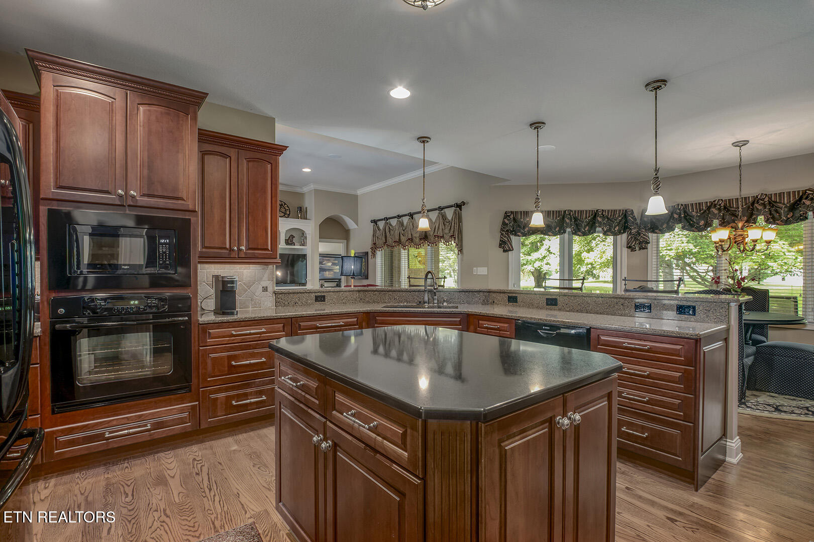 Loudon, Tennessee 37774, United States, 3 Bedrooms Bedrooms, ,3 BathroomsBathrooms,Residential,Coming Soon,198022