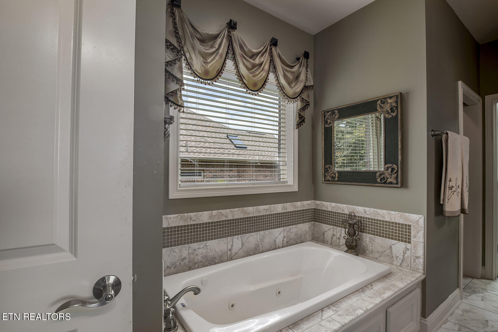 Loudon, Tennessee 37774, United States, 3 Bedrooms Bedrooms, ,3 BathroomsBathrooms,Residential,Coming Soon,198022