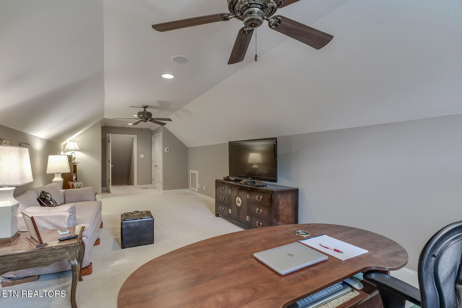 Loudon, Tennessee 37774, United States, 3 Bedrooms Bedrooms, ,3 BathroomsBathrooms,Residential,Coming Soon,198022