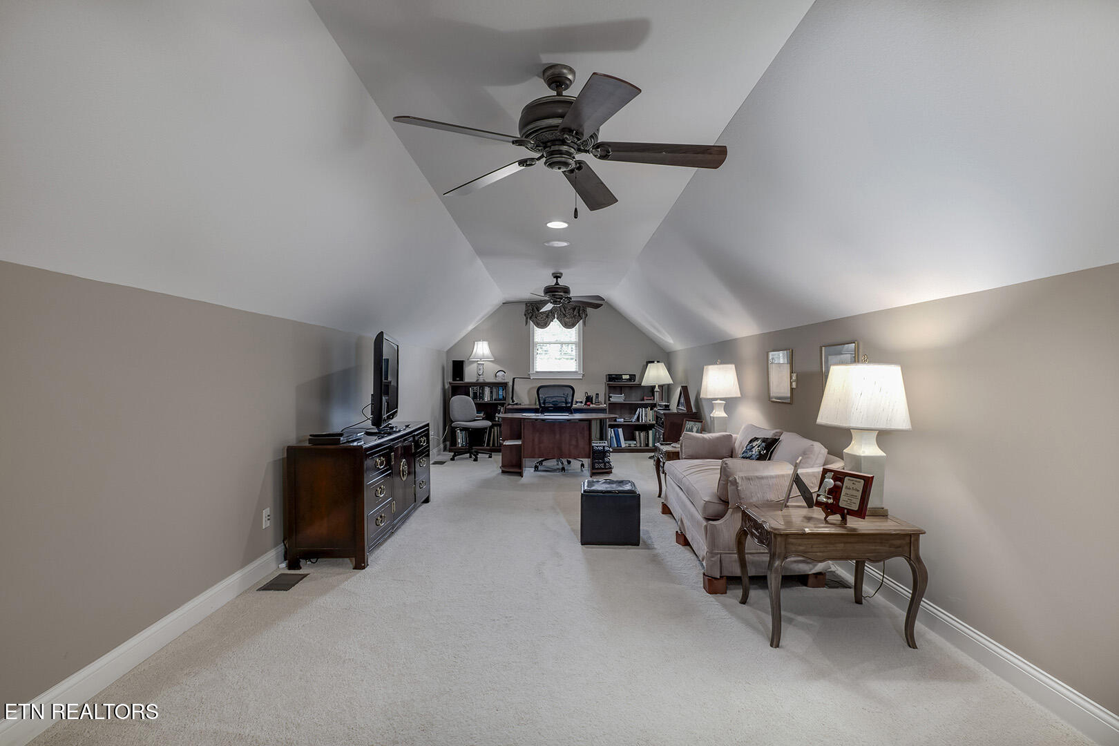 Loudon, Tennessee 37774, United States, 3 Bedrooms Bedrooms, ,3 BathroomsBathrooms,Residential,Coming Soon,198022