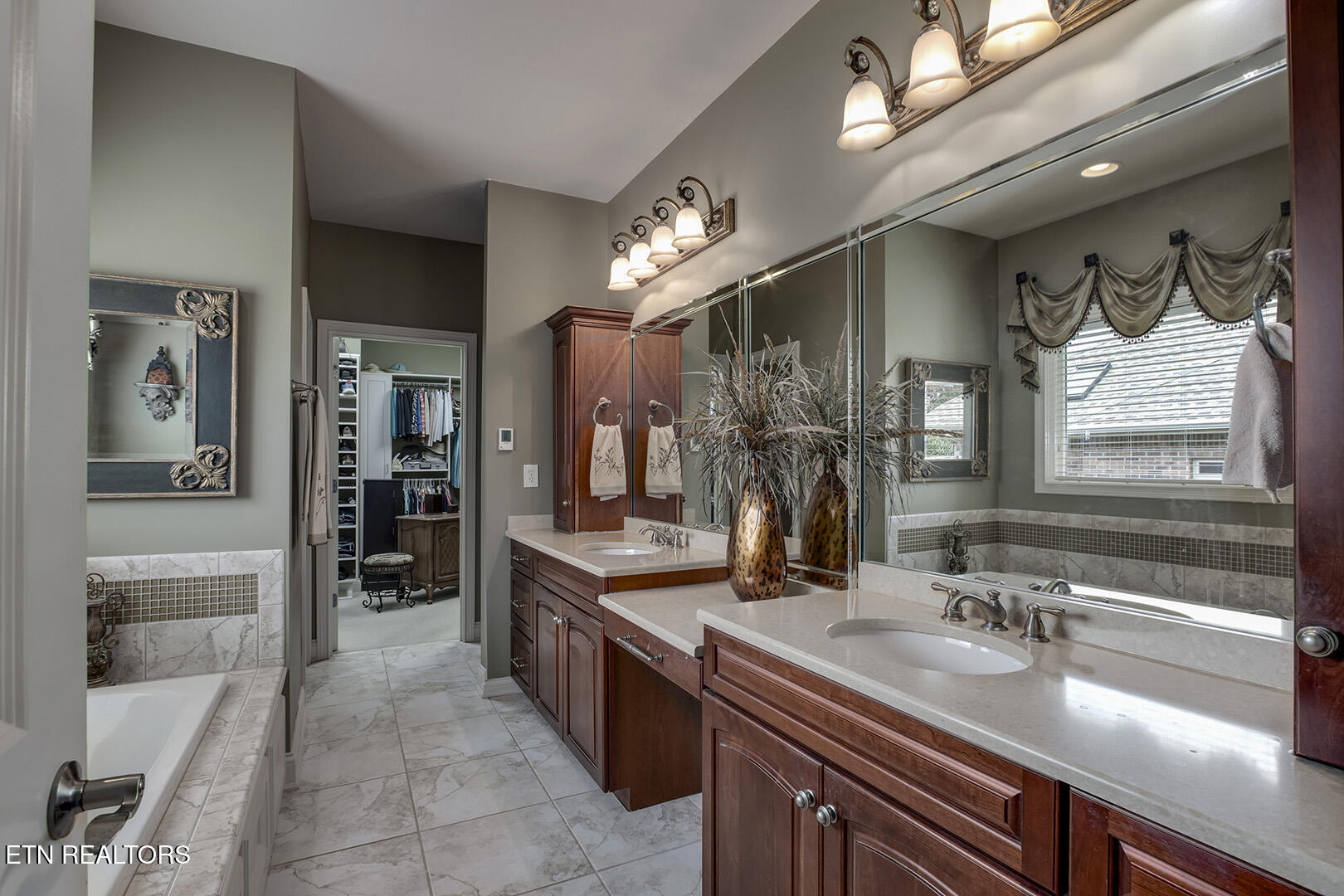 Loudon, Tennessee 37774, United States, 3 Bedrooms Bedrooms, ,3 BathroomsBathrooms,Residential,Coming Soon,198022