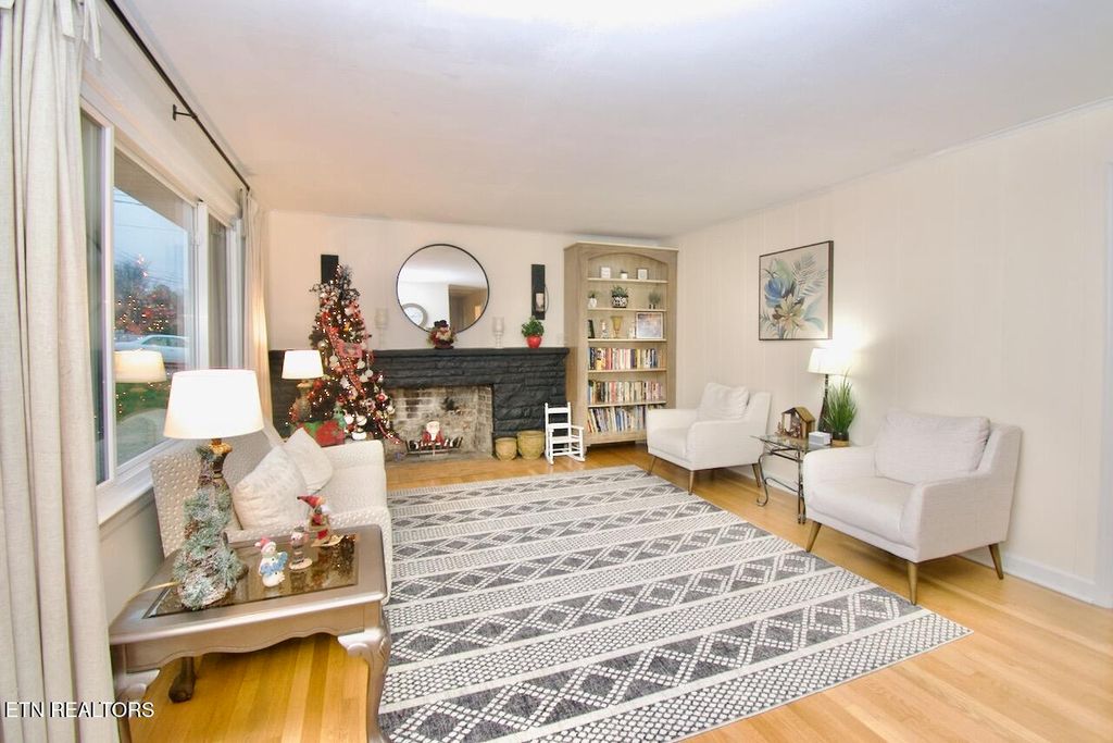 Photo of 1204 Redwood Ave, Maryville, TN 37803 (MLS # 1323327)