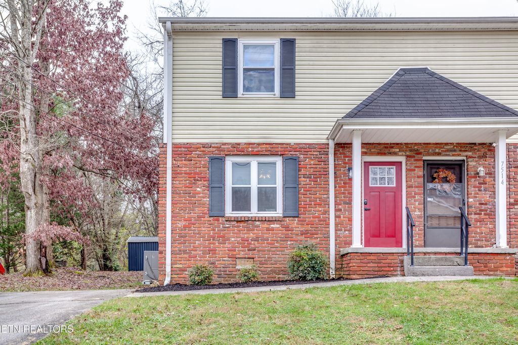 Photo of 7512 Chatham Circle, Knoxville, TN 37909 (MLS # 1323460)