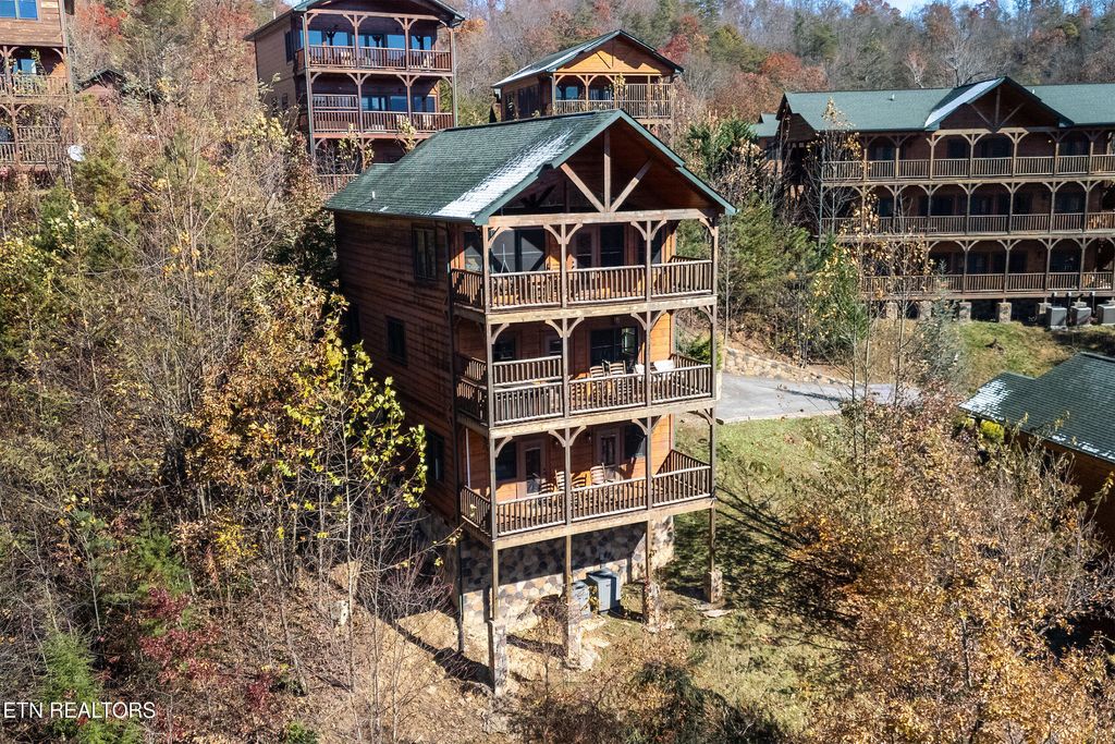 Photo of 655 Gatlinburg Falls Way, Gatlinburg, TN 37738 (MLS # 1321893)