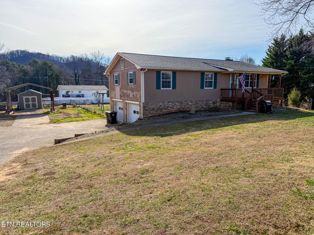 Photo of 2109 Colonial Circle, Maryville, TN 37803 (MLS # 1325104)