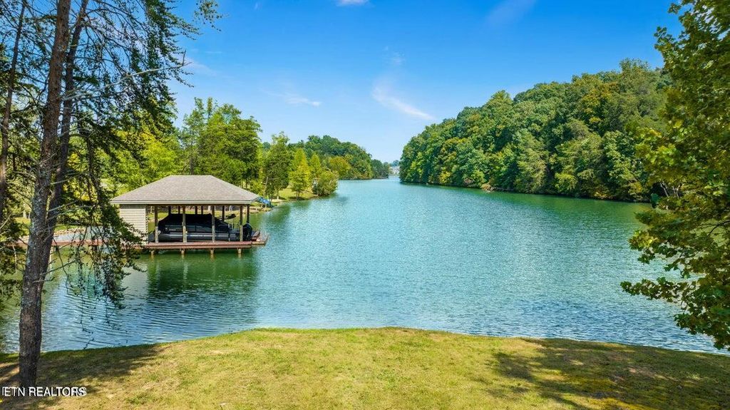 Photo of 946 Bay Creek Drive, Vonore, TN 37885 (MLS # 1300837)