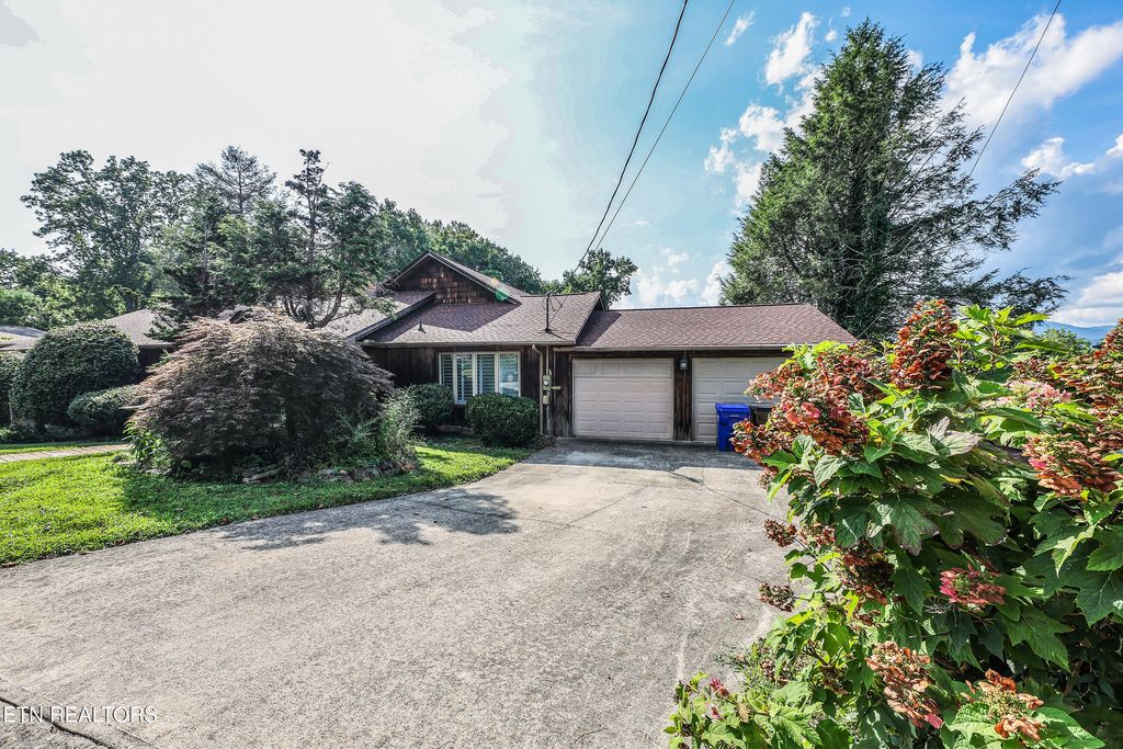 Photo of 104 Ogden Circle, Oak Ridge, TN 37830 (MLS # 1310057)